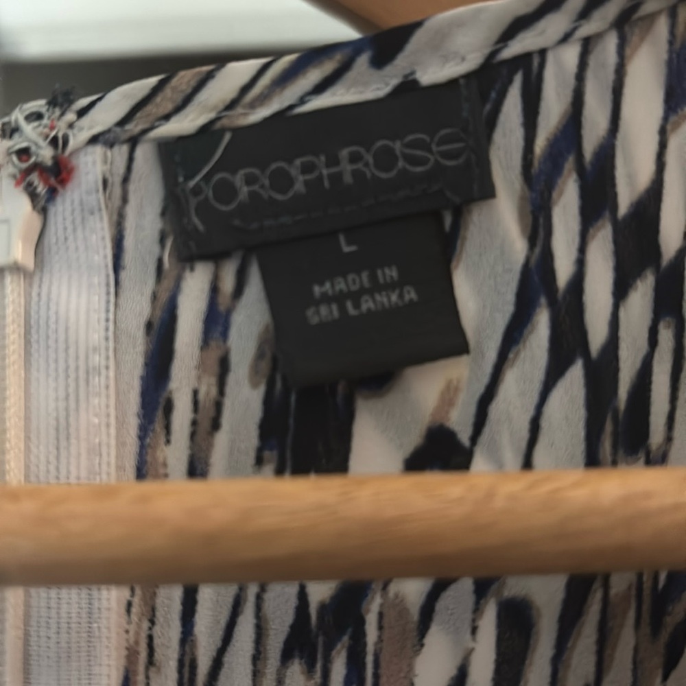 Sleeveless abstract print top